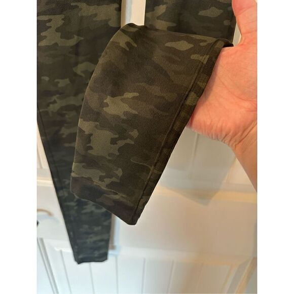 Spanx Seamless Camouflage High Waisted Leggings Size S - Picture 5 of 7